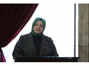 Bakan Selçuk kadına seçme ve seçilme hakkı verilişinin yıl dönümünde Anıtkabir’de