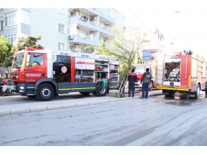 İzmir’de bir binanın çatısı alev alev yandı