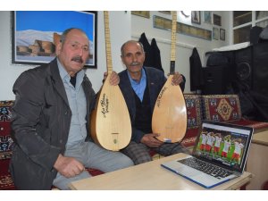 Karslı aşıklar AA'nın "Yılın Fotoğrafları"nı sazlı sözlü oyladı