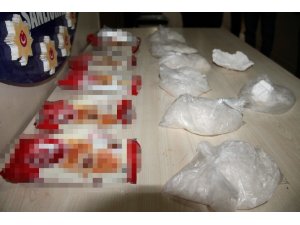 Bisküvi paketlerine saklanan kokain ele geçirildi