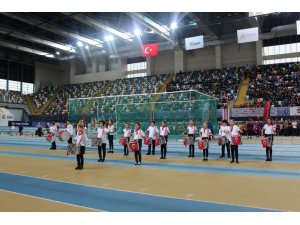 60. Yıl Atletizm Şampiyonası’nda miniklerden kıyasıya mücadele