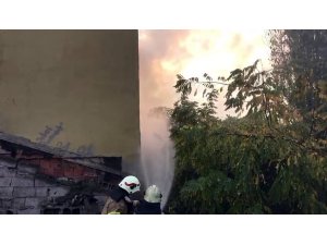 Beyoğlu’nda yangın paniği mahalleliyi sokağa döktü