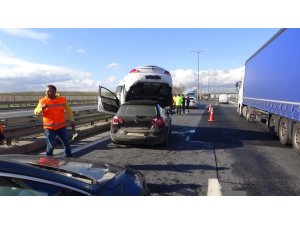 Kazaya karışan otomobil, diğerinin üzerine çıktı