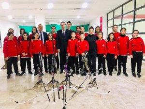 Müdür Tunç, okçularla bir araya geldi