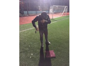 Isparta’da Antrenöre Brezilya usulü doğum günü sürprizi