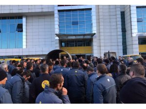 Posta dağıtım merkezi çalışanları eylemde