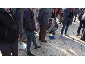 Zabıtaya kızıp terazisini böyle parçaladı