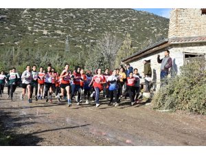Isparta Spor Lisesi’nden atletizmde çifte birincilik