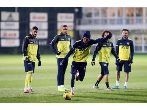 Fenerbahçe kampa girdi
