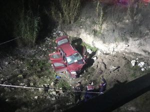 Otomobiliyle köprüden uçan muhtar hayatını kaybetti