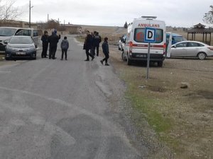 Seyir halinde kendini vurdu, otomobili kaymakamın aracına çarptı