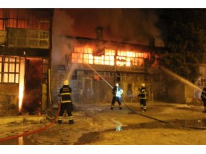 Hatay’da sanayi sitesinde yangın çıktı
