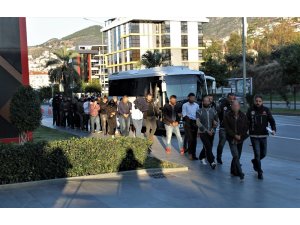 Uyuşturucu şüphelilerinden gazetecilere: “Çek Alanya yakışıklı görsün”