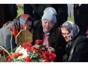 Ceren’in annesinden duygulandıran sözler: “Doğum gününde mezarına senin kıyafetlerini giydim de geldim”