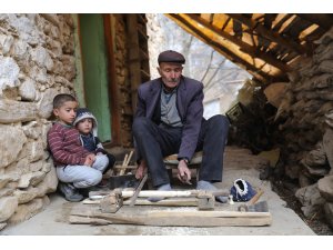Bahçesaray'ın satranç taşı ustası Ali Yaba