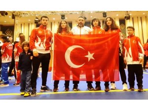 Yunusemre Wushucular şampiyonada madalyaları topladı