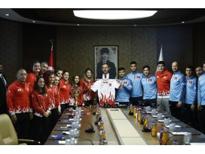 Bakan Kasapoğlu, milli judocuları ağırladı