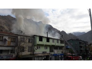 Yusufeli’nde korkutan yangın