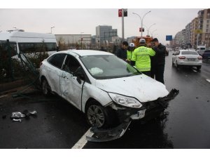 Sağanak yağış trafik kazasını beraberinde getirdi