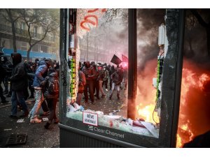 Fransa’da eylemcilerden polislere tehdit mektupları