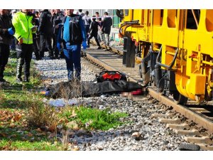 Raylara düşen kadın demir yolu bakım aracının altında can verdi