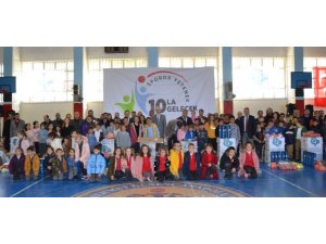 4 bin 500 öğrenciye spor malzemesi dağıtıldı