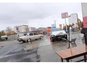 Kahta’da zincirleme trafik kazası: 1 yaralı