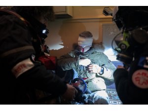 Fransa'da gösterilerde gözünden yaralanan AA Foto Muhabiri Mustafa Yalçın ameliyat oldu