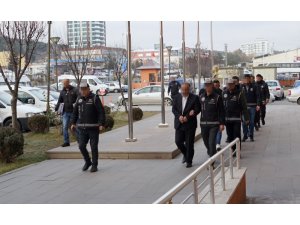 Sahte evraklarla insan kaçakçılığı yapan çete, polisin 6 aylık takibi sonrası çökertildi