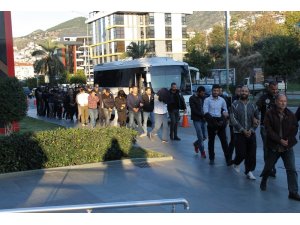 Alanya’da uyuşturucu operasyonuna 16 tutuklama