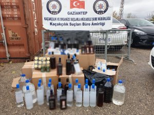 Otomobilin bagajında sahte alkol ele geçirildi