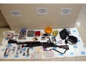 Uyuşturucu ticareti yapan 2 zanlıya tutuklama