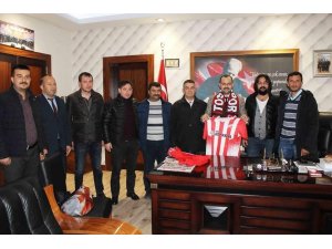 Amatör kulübe imza atan Başkan Kavaklıgil ilk maçına çıkıyor