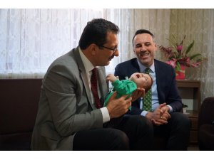 AK Parti Genel Başkan Yardımcısı Yavuz'dan hasta bebeğe ziyaret