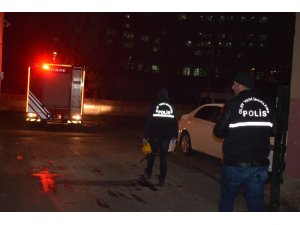 Vagonların üstünden atlayan genç yüksek gerilim hattına kapılarak öldü