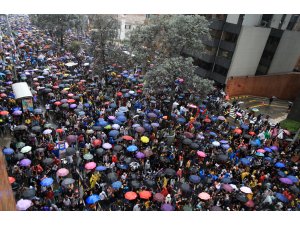 Kolombiya'da, Hong Kong'taki "şemsiye devrimi"ne benzer görüntüler