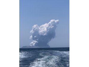 Yeni Zelanda’da yanardağ patladı: 1 ölü