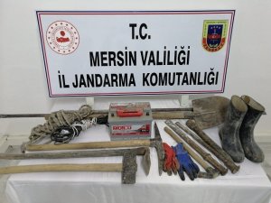 Kaçak kazı yapan 4 kişi suçüstü yakalandı