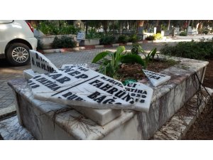 Manisa’da mezar taşı ve çeşmeleri parçaladılar