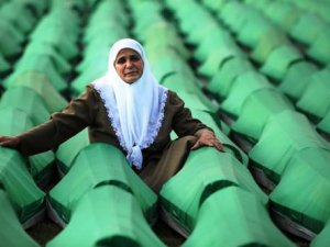 Bosna'daki soykırımı inkar eden Avusturyalı yazar İsveç'te protesto edilecek