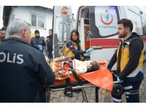 Alacağı olan kadını göğsünden bıçaklayıp intihara kalkıştı