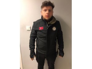 Polis kıyafetiyle yakalandı “Dizi setinde çalışıyorum” dedi