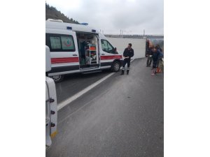 Sebze yüklü tır devrildi; 1 yaralı