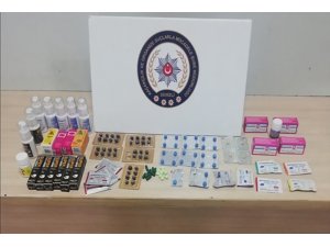 18 adet kaçak cinsel içerikli ürünle 58 adet kaçak cep telefonu ele geçirildi