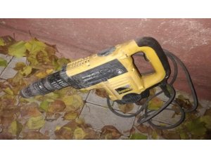 Köpek ve kombi dahi çalan hırsızlar polisten kaçamadı