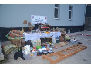 Define ararken jandarmaya yakalandı