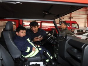 Mustafa'nın itfaiyeci olma hayali gerçekleşti