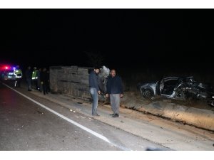 Otomobile çarpan işçi servisi devrildi: 16 yaralı