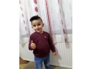 İndiği servis minibüsünün altında kalan 4 yaşındaki çocuk öldü