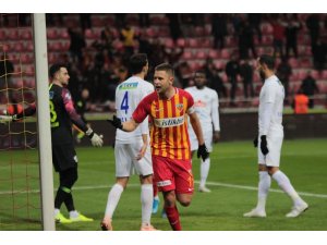 Artem Kravets golünü Nurettin’e hediye etti